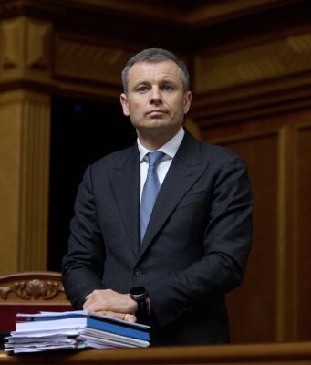 Верховна Рада розгляне важливий законопроєкт про оподаткування посилок “Далі тягнути уже немає куди”: Марченко закликав Раду підтримати податок на посилки
