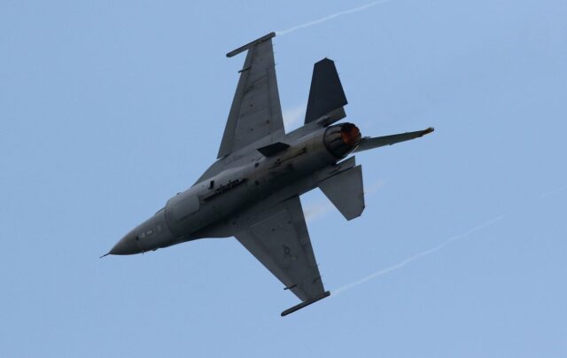 Українські винищувачі F-16 змушені економити ракети через нестачу озброєння F-16 без зброї марні. Український пілот розповів про дефіцит ракет до винищувачів