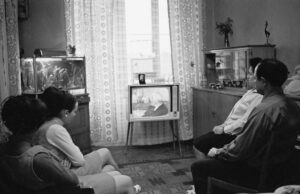 Зумери вважають за покарання 6 повсякденних речей із 1980-х років Зумери-вважають-за-покарання-6-повсякденних-речей-із-1980-х-років