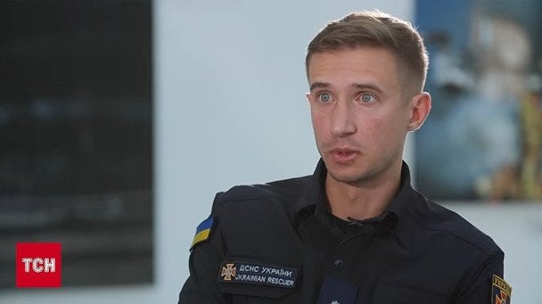 “Розбирали дах, бо дерево палало під металом”: рятувальник розповів про найскладніші пожежі в Лаврі, книжковому... “Розбирали-дах,-бо-дерево-палало-під-металом”:-рятувальник-розповів-про-найскладніші-пожежі-в-Лаврі,-книжковому.