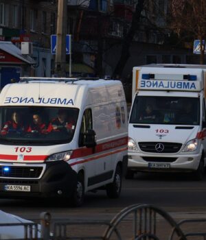 РФ знову атакувала Київ: дрон влучив у будівлю, постраждав чоловік