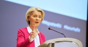 ЄС передасть Україні €3,3 млрд на ракети й дрони: фон дер Ляєн сказала, що буде... ЄС-передасть-Україні-e3,3-млрд-на-ракети-й-дрони:-фон-дер-Ляєн-сказала,-що-буде.