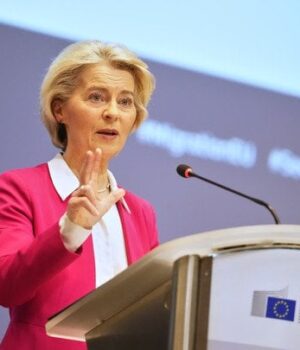 ЄС-передасть-Україні-e3,3-млрд-на-ракети-й-дрони:-фон-дер-Ляєн-сказала,-що-буде. ЄС-передасть-Україні-e3,3-млрд-на-ракети-й-дрони:-фон-дер-Ляєн-сказала,-що-буде.