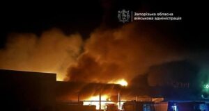 РФ вгатила по ТЦ у великому місті: пожежа охопила понад 10 тисяч “квадратів”, є поранений... РФ-вгатила-по-ТЦ-у-великому-місті:-пожежа-охопила-понад-10-тисяч-“квадратів”,-є-поранений.