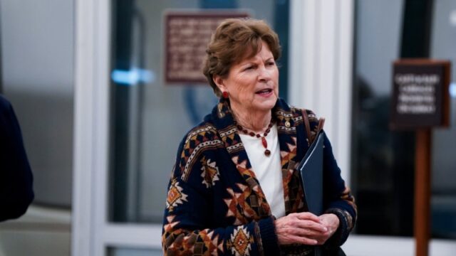 Конгрес США схвалив новий законопроект про санкції проти Росії «Путін-водить-усіх-за-ніс»-–-сенаторка-США-про-мирні-зусилля,-«пекельні»-санкції-й-російську.