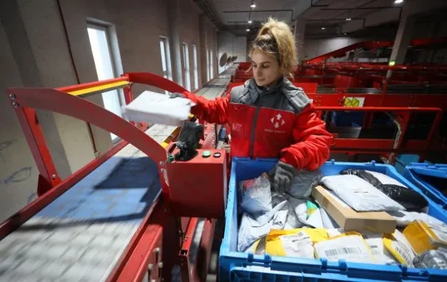 Нова пошта призупинятиме роботу своїх відділень під час тривог Нова пошта призупинятиме роботу своїх відділень під час тривог