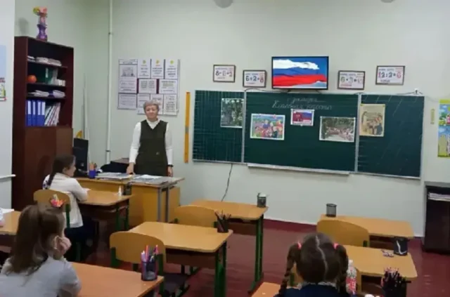 Дітей на ТОТ Запоріжжя навчають виявляти ‘терористів’ серед своїх однолітків Дітей-на-ТОТ-Запоріжжя-вчать-бачити-"терористів"-серед-власних-однолітків-–-ЦНС