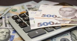 Курс валют в Україні сьогодні: скільки коштує долар і євро 19 вересня Курс-валют-в-Україні-сьогодні:-скільки-коштує-долар-і-євро-19-вересня
