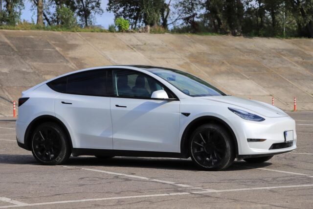 Не Китай і не США: де у світі найдешевше продають популярну модель Tesla, – Bloomberg Не-Китай-і-не-США:-де-у-світі-найдешевше-продають-популярну-модель-tesla,-–-bloomberg