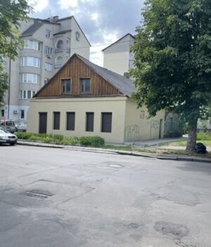 У-Луцьку-продають-комунальний-будинок-за-2,6-млн.-Фото
