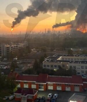 Дрони-атакували-Москву-та-область:-спалахнули-пожежі-на-складах-і-НПЗ,-є-загиблі Дрони-атакували-Москву-та-область:-спалахнули-пожежі-на-складах-і-НПЗ,-є-загиблі