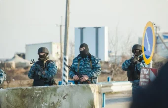 Двом беркутівцям оголосили підозри за воєнні злочини на блокпосту під Армянськом Двом беркутівцям оголосили підозри за воєнні злочини на блокпосту під Армянськом