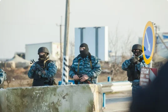 Двом беркутівцям оголосили підозри за воєнні злочини на блокпосту під Армянськом Двом беркутівцям оголосили підозри за воєнні злочини на блокпосту під Армянськом