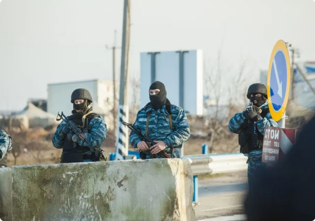 Двом беркутівцям оголосили підозри за воєнні злочини на блокпосту під Армянськом Двом беркутівцям оголосили підозри за воєнні злочини на блокпосту під Армянськом