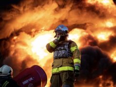Атака російських військ на Суми: цивільна інфраструктура під ударом Російські дрони атакували житловий будинок у Сумах, є загибла та поранений
