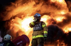 Атака російських військ на Суми: цивільна інфраструктура під ударом Російські дрони атакували житловий будинок у Сумах, є загибла та поранений