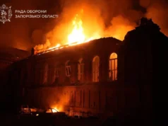 Атака БпЛА в Запоріжжі: пошкоджені будівлі та один постраждалий У-Запоріжжі-після-атаки-БпЛА-пошкоджені-багатоповерхівки,-університет-і-ТЦ,-є-постраждалий
