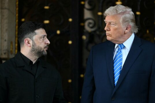 Зеленський та Трамп обговорили атаки на російські нафтопереробні заводи Трамп під час дзвінка з Зеленським вкотре просив припинити удари по НПЗ РФ, – Axios