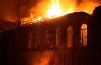 Росіяни вдарили по найстарішому корпусу Запорізького національного університету Росіяни-вдарили-по-найстарішому-корпусу-Запорізького-національного-університету