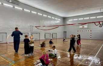 Відкриття відремонтованого спортивного залу в гімназії №6 Нововолинська У-гімназії-№6-оглянули-оновлений-спортзал-та-організацію-харчування