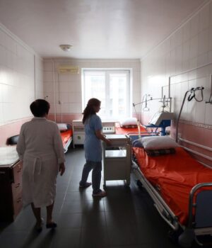 palata_harkiv_medichna_sestra_likar_gettyimages_1973659364_3cab5641d95cba61dc02dbfe856ab16d55e0feb.jpg Лікарні працюватимуть під час повітряних тривог по-новому: Кабмін ухвалив правила
