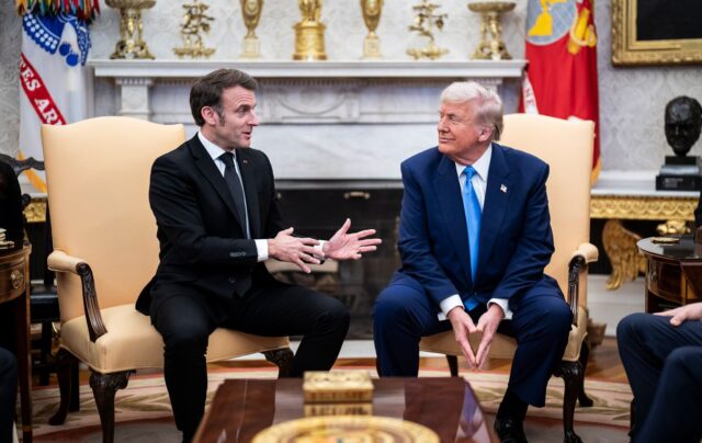 Макрон обговорив з Трампом ініціативи щодо енергетичного мораторію між Україною та РФ Макрон заявив, що обговорив із Трампом енергетичне перемир’я між Україною та Росією