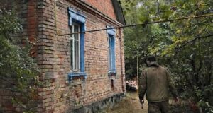 Подружжя купило “капсулу часу” в селі: що знайшли у старій хаті Подружжя-купило-“капсулу-часу”-в-селі:-що-знайшли-у-старій-хаті