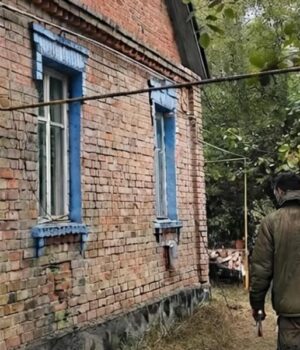 Подружжя-купило-“капсулу-часу”-в-селі:-що-знайшли-у-старій-хаті Подружжя-купило-“капсулу-часу”-в-селі:-що-знайшли-у-старій-хаті