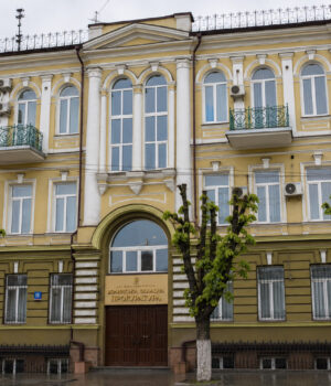 Волинський-прокурор-придбав-за-понад-мільйон-гривень-електрокар-зі-США Волинський-прокурор-придбав-за-понад-мільйон-гривень-електрокар-зі-США