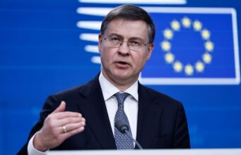 Єврокомісар закликає до єдності в санкційній політиці проти Росії У ЄС визнали “втому” від санкцій проти РФ: чи змінять механізм їхнього ухвалення