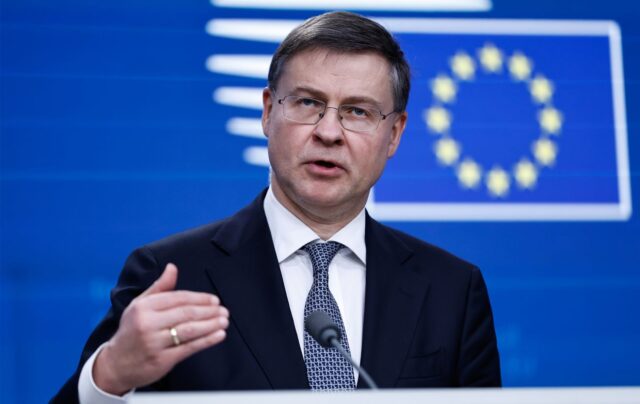Єврокомісар закликає до єдності в санкційній політиці проти Росії У ЄС визнали “втому” від санкцій проти РФ: чи змінять механізм їхнього ухвалення