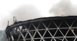 Російська атака на Київ: знищено Залізничний ринок У Києві через атаку горів культовий ринок “Шайба”: який вигляд він має зараз (фото, відео)