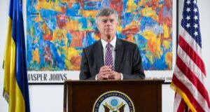Зустріч Зеленського з Трампом: важливість підтримки України на Генеральній асамблеї ООН Зеленський-має-переконати-США,-що-перемога-України-в-їхніх-інтересах-–-експосол-Тейлор