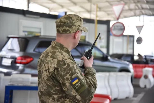 На Львівщині фіксують накопичення транспорту на кордоні з Польщею На Львівщині фіксують накопичення транспорту на кордоні з Польщею
