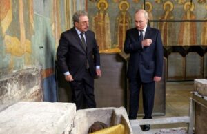 Мощі князя Дмитра Донського в Севастополі: релігійні символи та пропаганда Пропаганда-у-Криму:-Путін-помолився-і-Донський-«полетів»-захищати-Севастополь-від-дронів-ЗСУ
