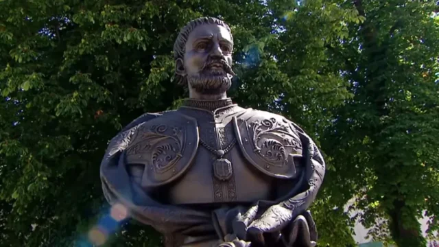 У Києві з’явиться пам’ятник Івану Мазепі на місці демонтованого Леніна У-Києві-встановлять-пам'ятник-Мазепі-на-місці-демонтованого-леніна