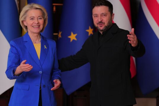 Зеленський про зустріч з фон дер Ляєн: переговори були позитивними Зеленський уперше відреагував на чутки про “напружену” зустріч із фон дер Ляєн