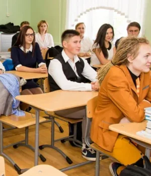 Ідея очільника Міносвіти про скорочення уроків спричинила бурхливе обговорення в мережі