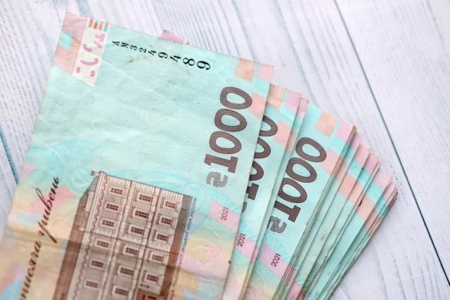 В Україні зберегли доплату вчителям прифронтових територій В-Україні-зберегли-доплату-вчителям-прифронтових-територій-–-скільки-отримуватимуть-освітяни