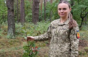 На Волині в нацпарку висадили дуби на Алеї Героїв. ФОТО На-Волині-в-нацпарку-висадили-дуби-на-Алеї-Героїв.-ФОТО