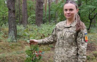 На Волині в нацпарку висадили дуби на Алеї Героїв. ФОТО На-Волині-в-нацпарку-висадили-дуби-на-Алеї-Героїв.-ФОТО