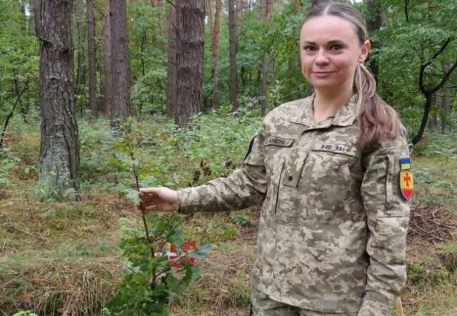 На Волині в нацпарку висадили дуби на Алеї Героїв. ФОТО На-Волині-в-нацпарку-висадили-дуби-на-Алеї-Героїв.-ФОТО