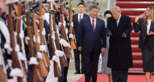 Трамп зустрів Сі Цзіньпіна в США: нові санкції та економічний тиск на Росію «Китай-міг-би-спокуситися».-Яку-ціну-Сі-може-назвати-Трампу-за-відмову-від-підтримки-Росії