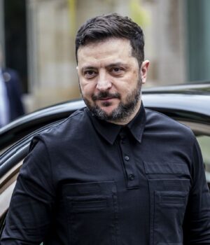 zelenskiy_gettyimages_2254478467_86f471444ded233ca7cc2b04a4e676f1_1300x820.jpg США запропонували зустріч у тристоронньому форматі в Еміратах, – Зеленський
