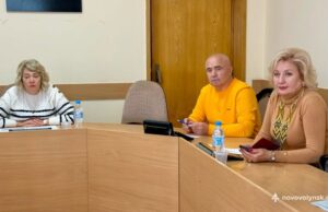 Засідання постійних комісій Нововолинської міської ради перед сесією Депутати-міської-ради-працюють-у-постійних-комісіях