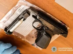 У Миколаєві підліток влаштував стрілянину в тролейбусі під час конфлікту У Миколаєві підліток влаштував стрілянину в тролейбусі під час конфлікту
