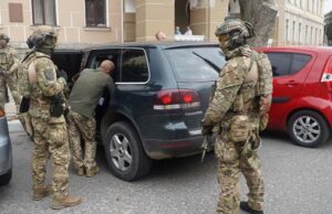 Випадок з перцевим газом у Львові: конфлікт між військовими та молодим чоловіком Перцевий-балончик,-стусани,-лайливі-слова-застосували-представники-ТЦК-у-Львові-до-21-річного-сина-військового