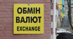 Курс валют в Україні сьогодні: скільки коштують долар і євро 26 вересня Курс-валют-в-Україні-сьогодні:-скільки-коштують-долар-і-євро-26-вересня