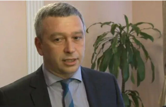 Голова суду на Волині придбав нове авто й отримав пів мільйона у подарунок Голова-суду-на-Волині-придбав-нове-авто-й-отримав-пів-мільйона-у-подарунок