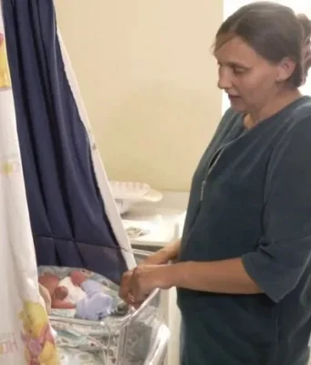 У Рівному двійнята народилися з різницею у понад три доби У Рівному двійнята народилися з різницею у понад три доби